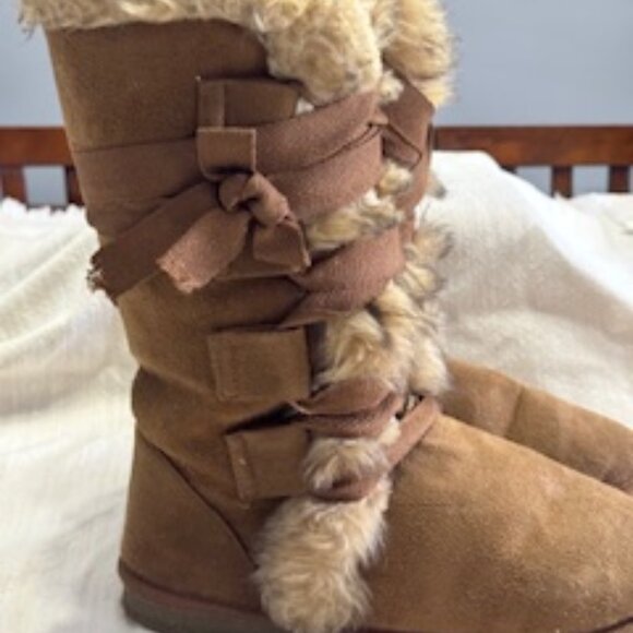 Women's Furry Boots - Picture 2 of 3